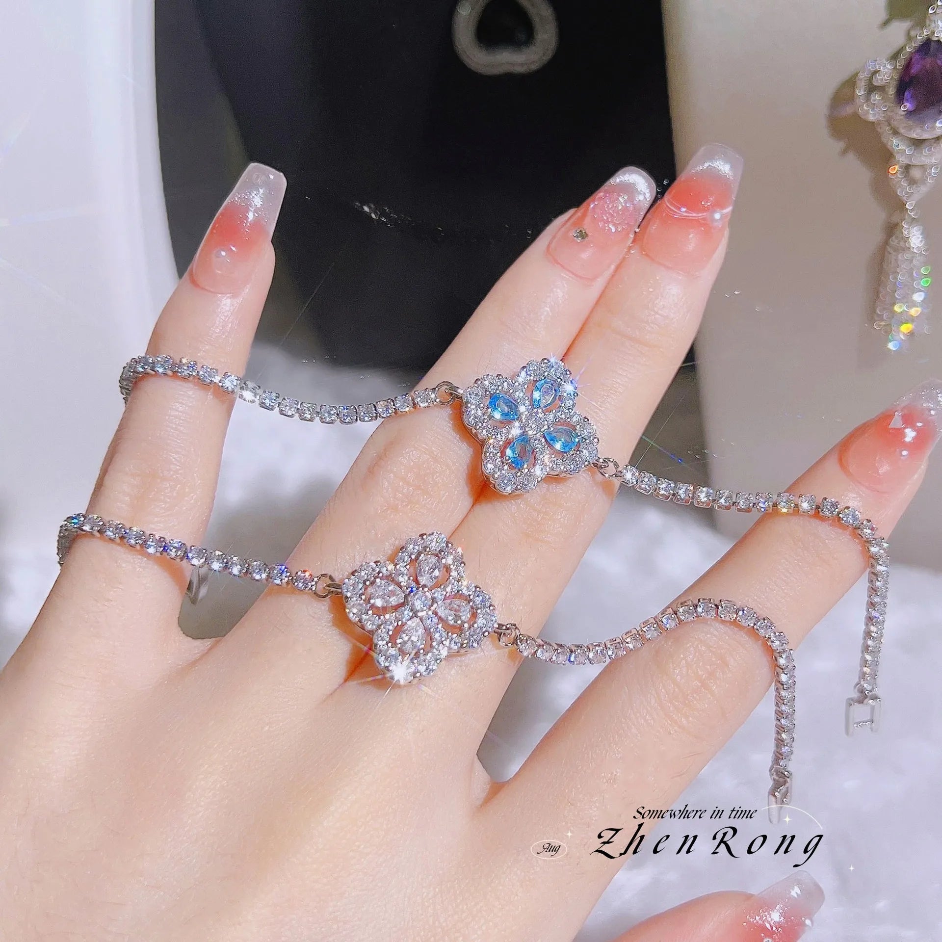Foydjew 2023 New Trend Four-leaf Clover Design White/Blue Zircon Austria Crystal Bracelets Chain For Women Daily Accessories